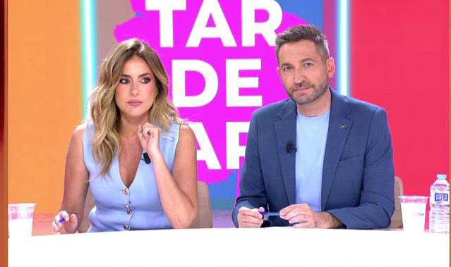 Mediaset España (@mediasetcom) on Twitter photo 🥳 'Tardear', con <a href="/Frank_Blanco/">Frank Blanco</a> y <a href="/DulantoVeronica/">Verónica Dulanto</a>, también es LÍDER DE SU FRANJA en <a href="/telecincoes/">Telecinco</a> sobre su rival con un 9,4% de cuota de pantalla 🥳 'Tardear', con <a href="/Frank_Blanco/">Frank Blanco</a> y <a href="/DulantoVeronica/">Verónica Dulanto</a>, también es LÍDER DE SU FRANJA en <a href="/telecincoes/">Telecinco</a> sobre su rival con un 9,4% de cuota de pantalla