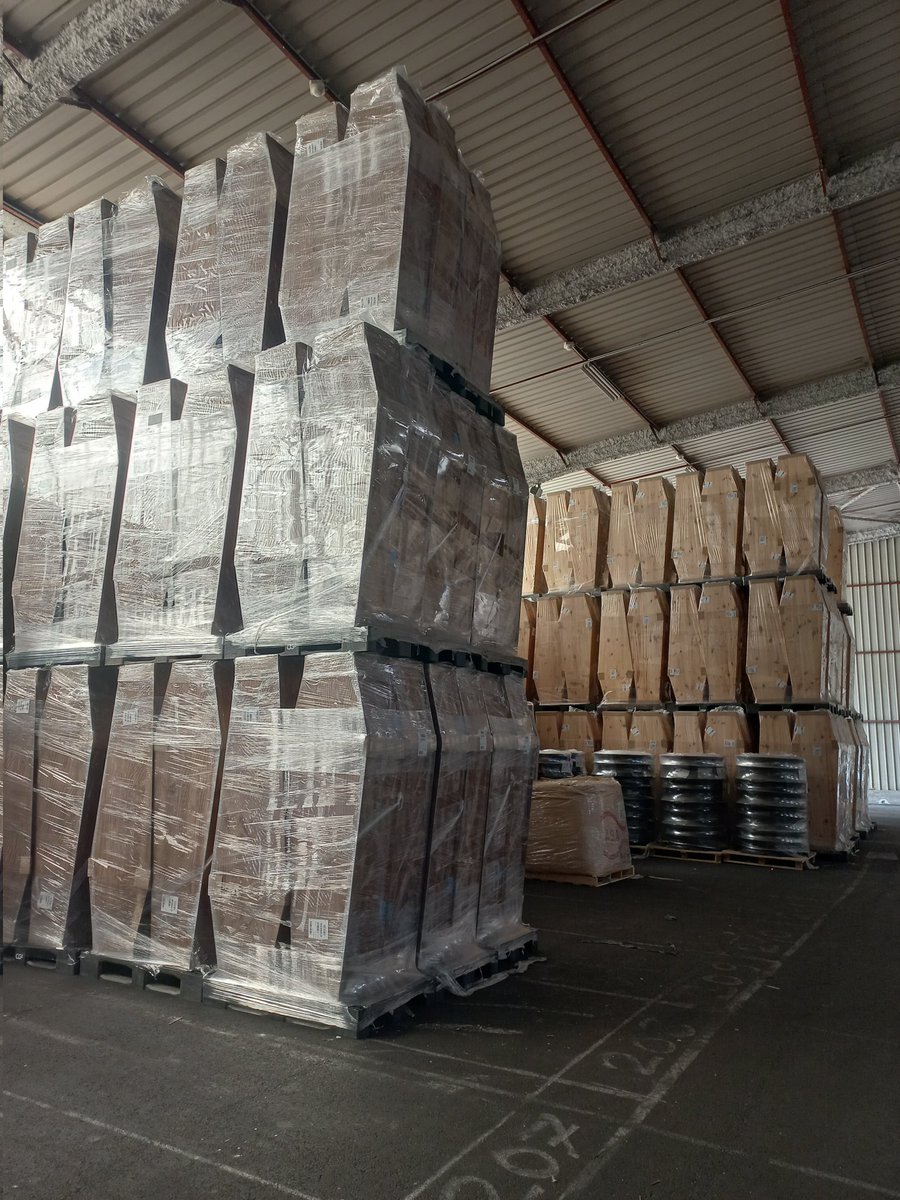 Une de nos activités en transport/log les boîtes !! 
Mais là suis surpris par le stockage ( là sur la photo c'est 2_3%) à mon avis ils prévoient une bonne canicule ! 🤣🤣🤣🤣🤣