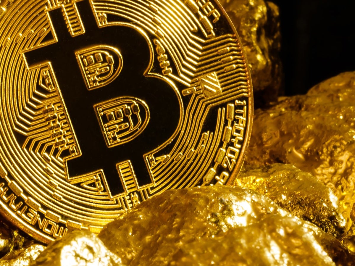 srmcryptohold's tweet photo. #BITCOIN
Launched in 2009 by Satoshi Nakamoto, Bitcoin is the first and most valuable cryptocurrency.
🔹 Max Supply: 21M
🔹 Fully decentralized
🔹 Based on blockchain
🔹 Peer-to-peer &amp; borderless
🔹 High risk, high volatility
For more information visit the website #CRYPTOHOLDsrm https://t.co/7CFAtX0kvI