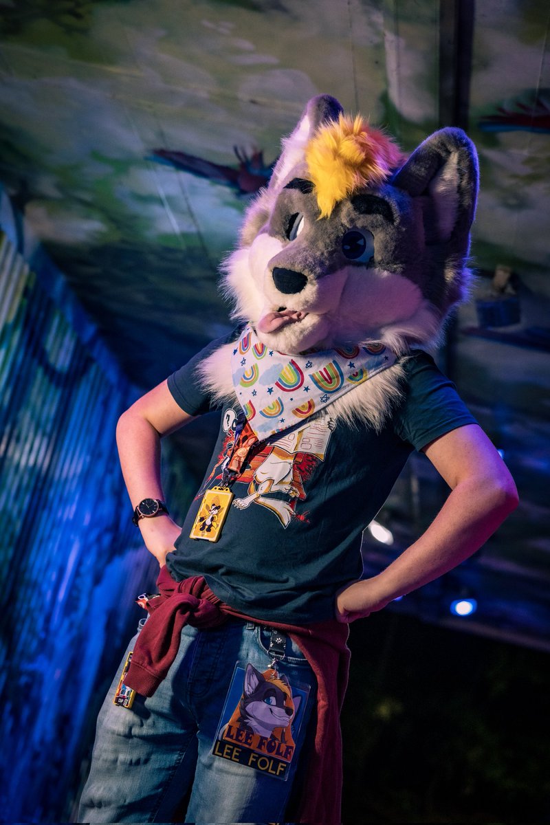 When your pants fall down and the folf sees all on display, it would never happen to me right? Right?? 😇
#FursuitFriday