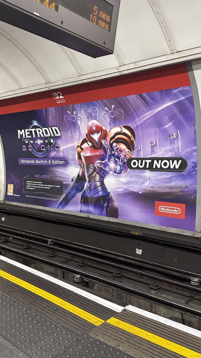 Dans la catégorie des "oups" de compet', on a cette affiche de Metroid Prime 4 avec écrit "Dispo maintenant" qui a été collée par erreur dans le métro(id) londonien 😅

Si seulement c'était vrai 🥲