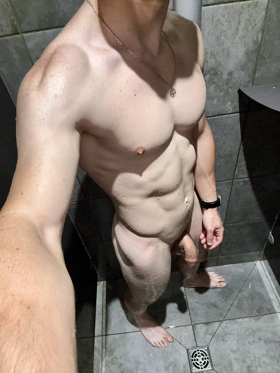 Boy20Gay's tweet photo. On se rejoins dans les douches de la salle de sport ? 🤯 https://t.co/DRbgTsnG4E