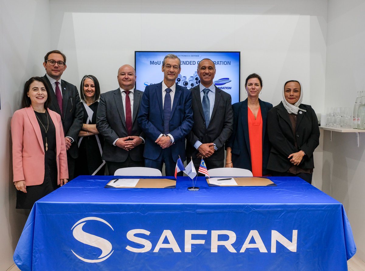 📢[PRESS RELEASE] 📢   
Safran and Pen Aviation sign a partnership, marking first export success for new compact optronic systems

Read more ➡️safran-group.com/pressroom/safr…

© Thierry Mamberti / Safran

 #SafranParisAirshow #PAS25