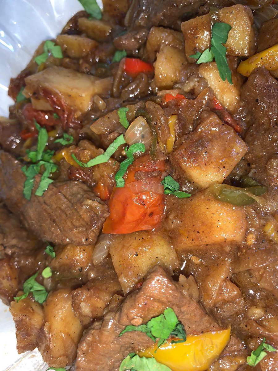 صينيه بطاطس بالفراخ ولا ورقه لحمه 🤔🤔
صعب الإختيار ☺️😋😋😋😋😋