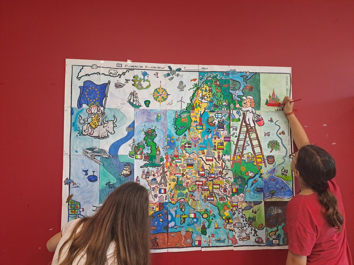 SEstrasburgo's tweet image. Como broche de nuestro proyecto @eTwinning_es ¡Hola Europa! @AlceParis Hemos acabado este mural gigante hecho a 75 manos #6ème #5ème #4ème @EducationESP