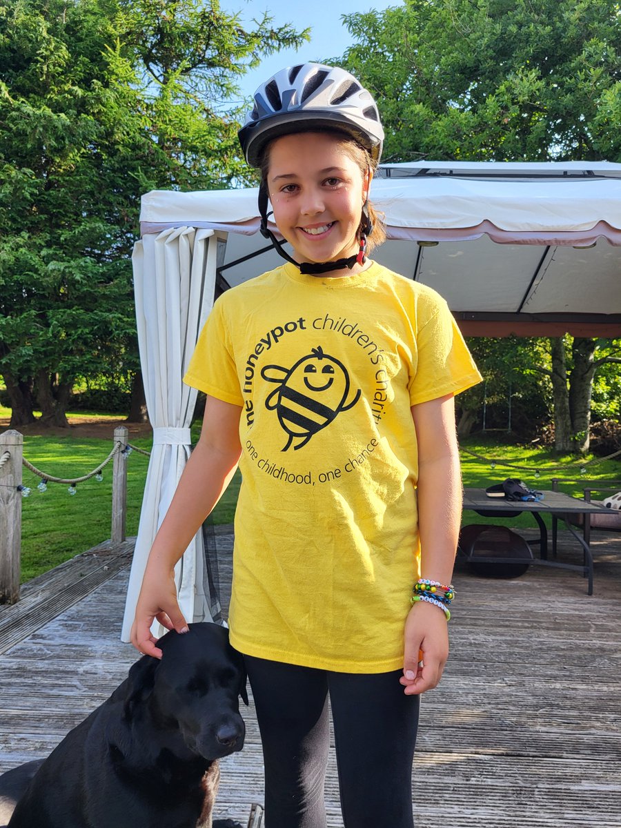 KmurdochK's tweet image. When it's sports day and your house colour is yellow 馃挍 . Proud to be a Young Carer wearing her Honeypot House t-shirt and raising awareness. Good luck Anna. Go Team Martnaham
@HoneypotCharity @Claire_SAC @CoyltonPrimary @sahscp