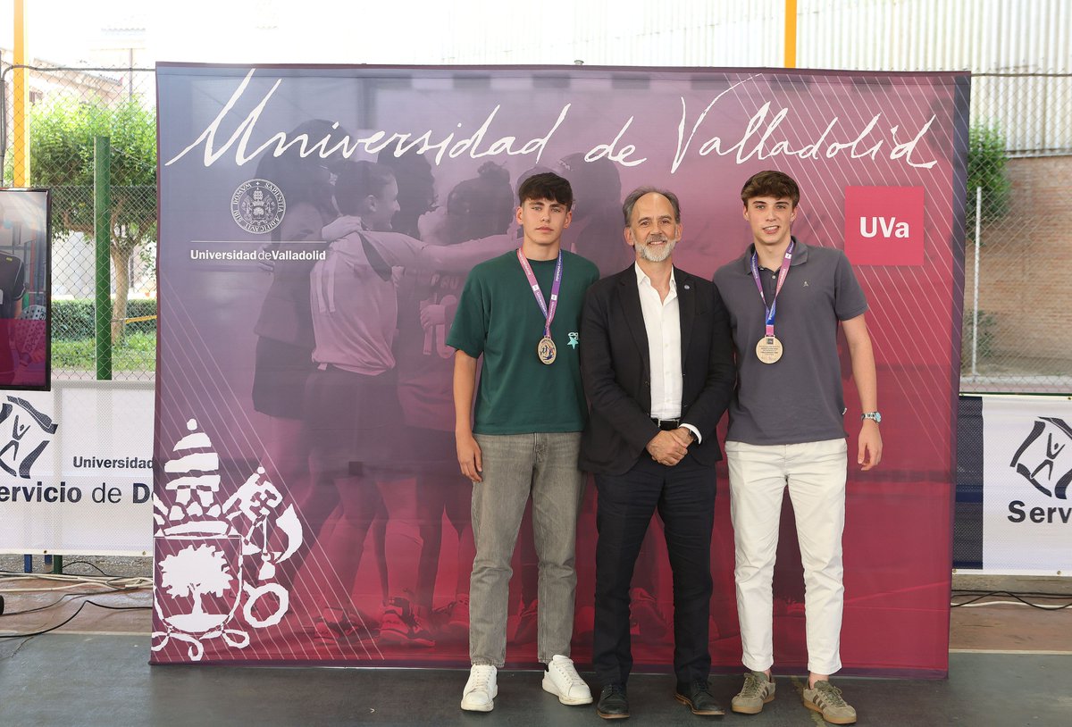El alumno de <a href="/ETSIT_UVa/">ETSIT_UVa</a>  Sergio Tolosa Masa campeón de pádel masculino en el Trofeo Rector junto  a Pablo Arribas de <a href="/EiiUVa/">Eii_UVa</a>