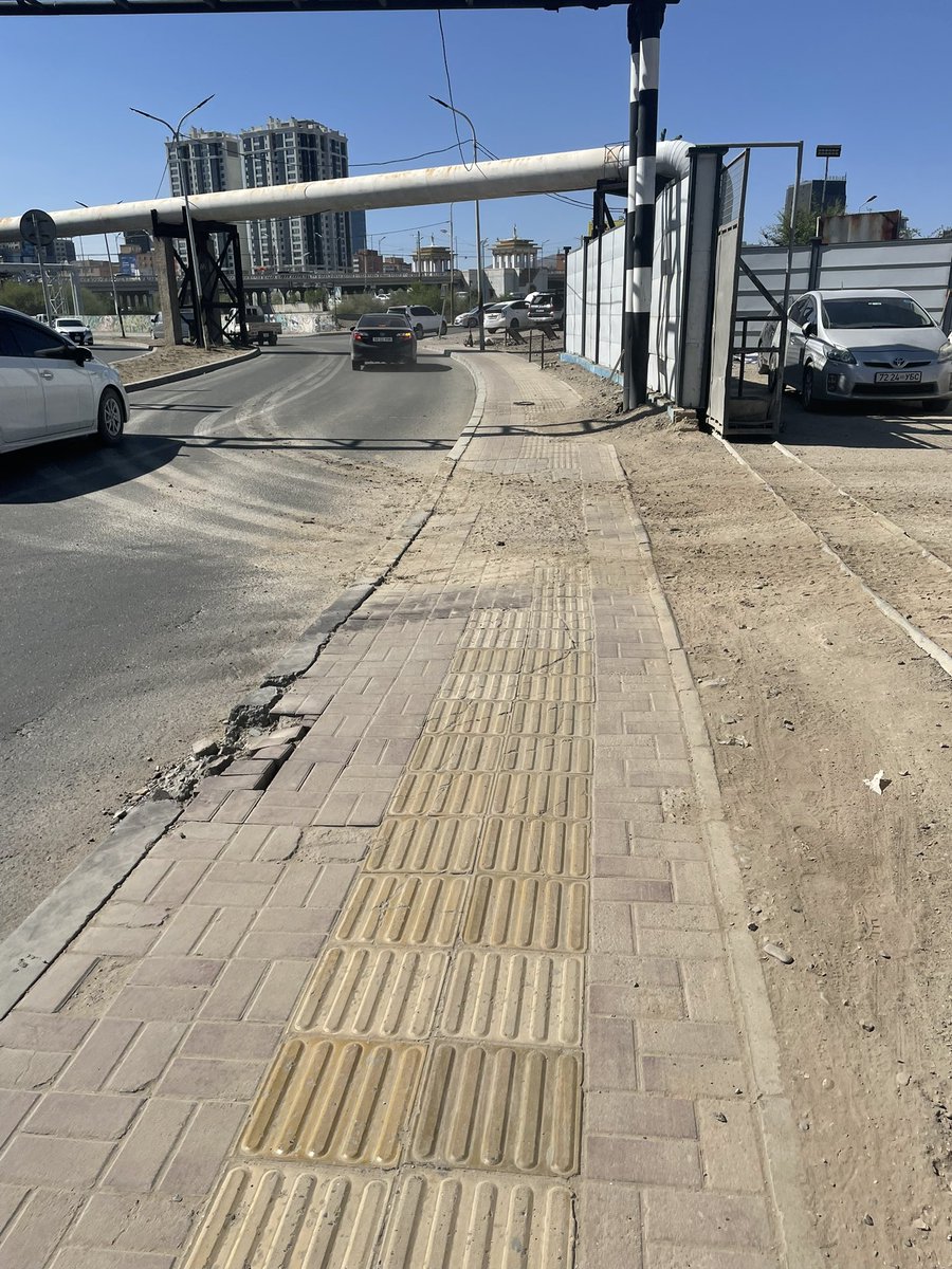 Барилгын компаниудад машиныхаа дугуйг хашаанаасаа гарахаас өмнө угаадаг бх шаардлагыг тавиачээ хүй нэгдлийн хар дуракуудаа 🤬🤬🤬