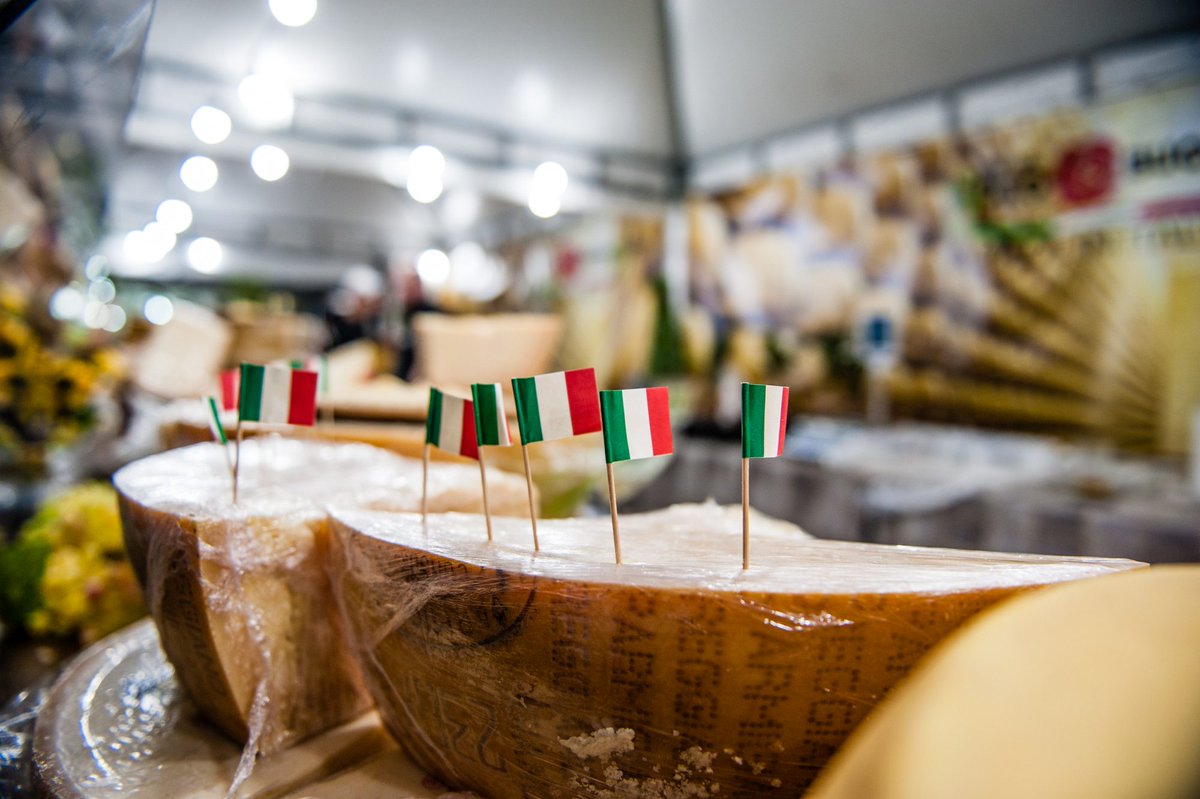 Italy in Slovakia (@italyinsk) on Twitter photo 🇮🇹 Ringraziamo il Presidente <a href="/PellegriniP_/">Peter Pellegrini</a> per aver partecipato alla XII edizione del festival Viva Italia. Il festival, tenutosi a <a href="/MestoPoprad/">Mesto Poprad</a> dall’11 al 14 giugno, rappresenta da diversi anni la celebrazione dei numerosi italiani nella Regione di Prešov <a href="/SK_Northeast/">Northeast Slovakia</a> 🇮🇹 Ringraziamo il Presidente <a href="/PellegriniP_/">Peter Pellegrini</a> per aver partecipato alla XII edizione del festival Viva Italia. Il festival, tenutosi a <a href="/MestoPoprad/">Mesto Poprad</a> dall’11 al 14 giugno, rappresenta da diversi anni la celebrazione dei numerosi italiani nella Regione di Prešov <a href="/SK_Northeast/">Northeast Slovakia</a>