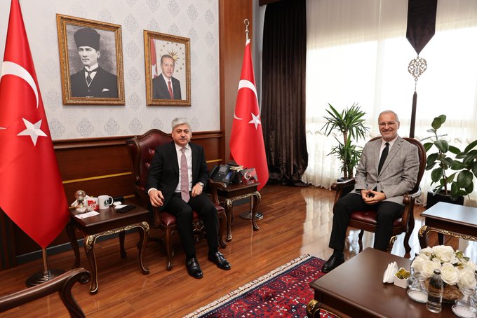 Sakarya Valisi Rahmi Doğan, Emiroğlu’nu uğurladı