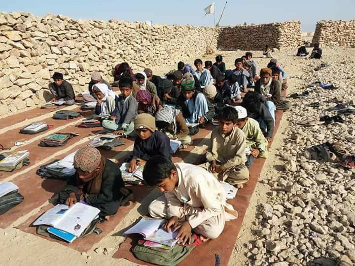 ZargayHaqmal's tweet photo. Every child deserves the right to education. The kids of the Bugti tribe need access to schools, proper infrastructure, and quality learning opportunities- save their future #EducationForAll #BugtiTribe #RightToEducation
@Education2030UN @ZiauddinY @Malala @MalalaFund https://t.co/drGpy5DXYo