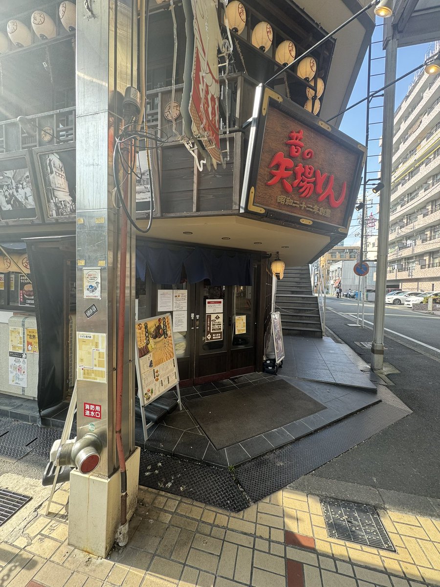 よだか東名阪ツアー初日、名古屋来ました。

今日のメンバーケータリング(お昼ご飯)は天むすと矢場とんの串カツです。