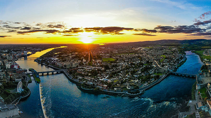 It's the longest day of the year tomorrow, A day representative of new beginnings and balance, soak up good vibes, enjoy a Great Day Out in Limerick?

📷1: Piotr Machowczyk
📷2: Natalia Sobiecka
📷3: Keith Wiseman
📷4: Bobby Novak
#Limerick #LimerickEdgeEmbrace #GreatDaysOut