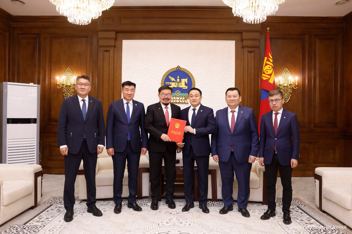 Засгийн газрын бүрэлдэхүүний тухай хуульд өөрчлөлт оруулах тухай хуулийн төсөл болон дагалдах хууль тогтоомжийн төслийг өргөн барив
sonin.mn/newsDetail/110…