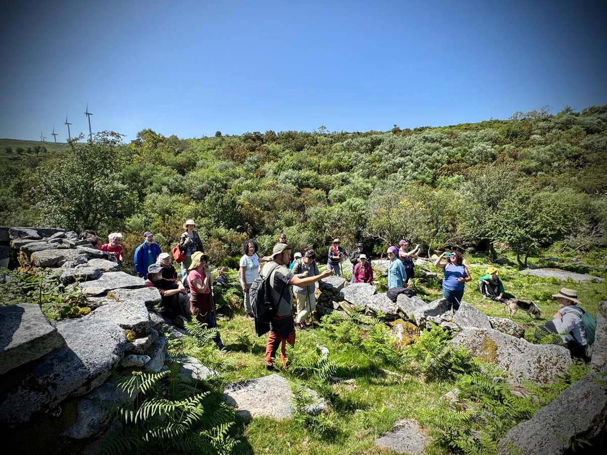CSICGalicia's tweet image. El pasado fin de semana fueron las Jornadas Europeas de Arqueología. Desde @IncipitCSIC nos hacen llegar las imágenes de su participación a través de una ruta por los Chozos de A Laxe (Fornelos de Montes), que fue un éxito.