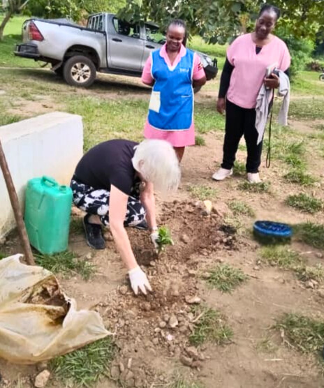 TeamUpUG's tweet image. This week, we were honored to have @Angela Bähr, Chief Program Officer @DSW_Intl. She met youth leaders & health workers involved in our #SRHR work. She held strategic meetings & planted a tree at a youth-friendly corner!
#YouthLeadership #GenderEquality #CrossSectorCollaboration