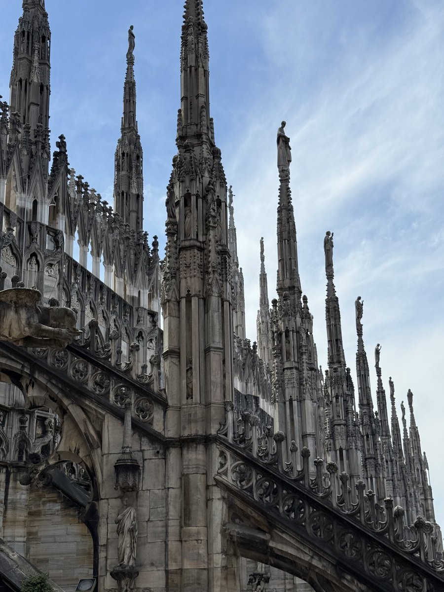 This isn’t Gothic like Paris.
Or Baroque like Rome.

Milan’s cathedral plays by its own rules…

— 135 spires and no apologies! 📸:Abs