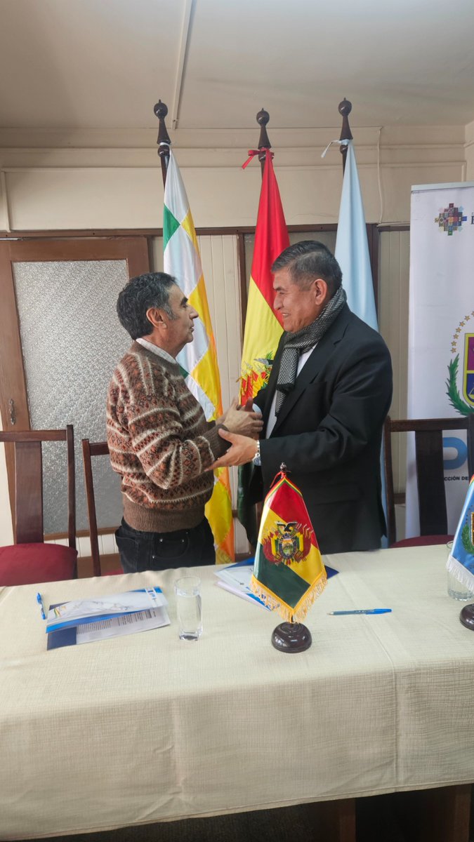 El IpDH (Dr. Edgar Valdez C.) y la Dirección Departamental de Educación de Cochabamba (Lic. Edgar Veizaga M.) firmaron un convenio para promover una educación con enfoque de derechos, salud integral y prevención de violencias.