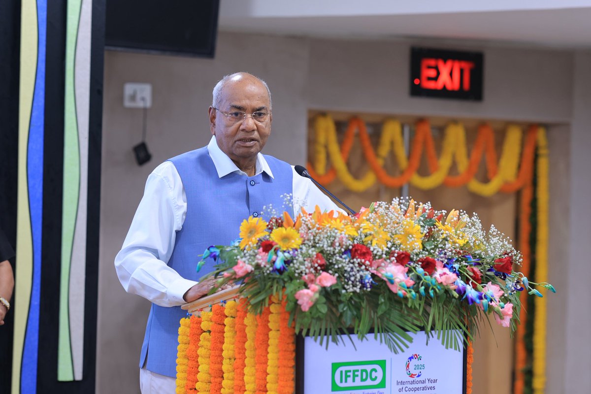 Dr. U S Awasthi (@drusawasthi) on Twitter photo आज इफको की सहयोगी सहकारी संस्था <a href="/IFFDC_Ltd/">IFFDC Ltd.</a> की 32वीं आम सभा की बैठक में आये हुए सभी सहकारी बंधुओं को संबोधित किया। अपने संबोधन में मैंने इफको के नये इफको नैनो उत्पादों के बारे में सभी किसानों को बताया।इफको के यह नये नैनो उत्पाद नई कृषि क्रांति लायेंगे। गाँव, कृषि, किसान कल्याण व आज इफको की सहयोगी सहकारी संस्था <a href="/IFFDC_Ltd/">IFFDC Ltd.</a> की 32वीं आम सभा की बैठक में आये हुए सभी सहकारी बंधुओं को संबोधित किया। अपने संबोधन में मैंने इफको के नये इफको नैनो उत्पादों के बारे में सभी किसानों को बताया।इफको के यह नये नैनो उत्पाद नई कृषि क्रांति लायेंगे। गाँव, कृषि, किसान कल्याण व