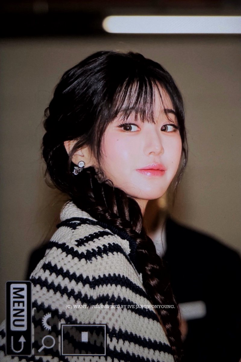 250620 밤에는 뮤뮤걸로 길엇던 하루 끗 워녕이 오늘 하루 고생햇습니다🫳☔️ #IVE #아이브 #장원영 #JANGWONYOUNG <a href="/IVE_twt/">IVE</a>