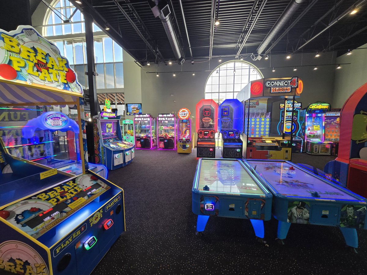 ZombieOpsCenter's tweet image. Won some mini-golf and enjoyed some games at the arcade