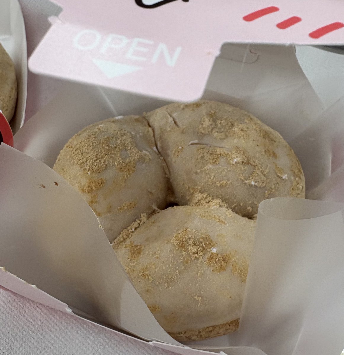 会社の人が数量限定のもっちゅりん買ってきてくれて今日いい日すぎた🥺🤍