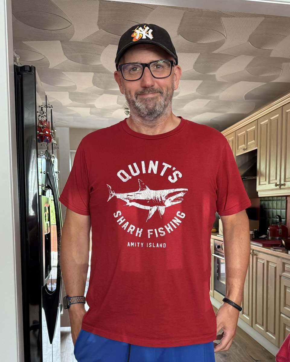 jambon75's tweet image. Smile you son of a bitch - Jaws is 50 today! All the best things turn 50 this year - Bruce got there first 🤣🦈
One of my favourite movies of all time and so of course I had to model one of my favourite @LASTEXITshirts in tribute! #JAWS #Jaws50 ❤️🦈❤️