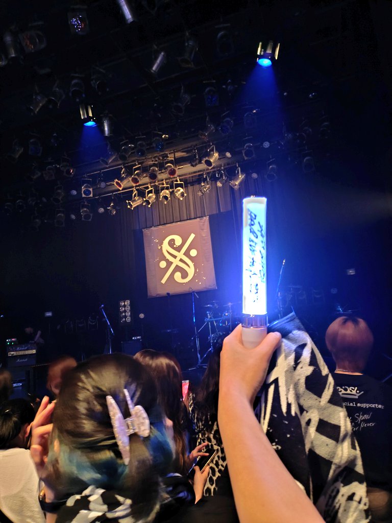 faaa0620's tweet photo. ４月ぶりの秀太✨️
初のBANDLIVEでどんな感じだろうって思ったけど懐かしい歌が聴けたり最高だった。いつものLIVEとは全然違うし何より秀太がめっちゃ楽しそうだった。やっぱLIVEの時の秀太が最高だわ☺整理番号130番代でこれ。

#ShutaSueyoshi
#ShutaSueyoshiBANDLIVETOUR2025 https://t.co/hPgSWQu9XY