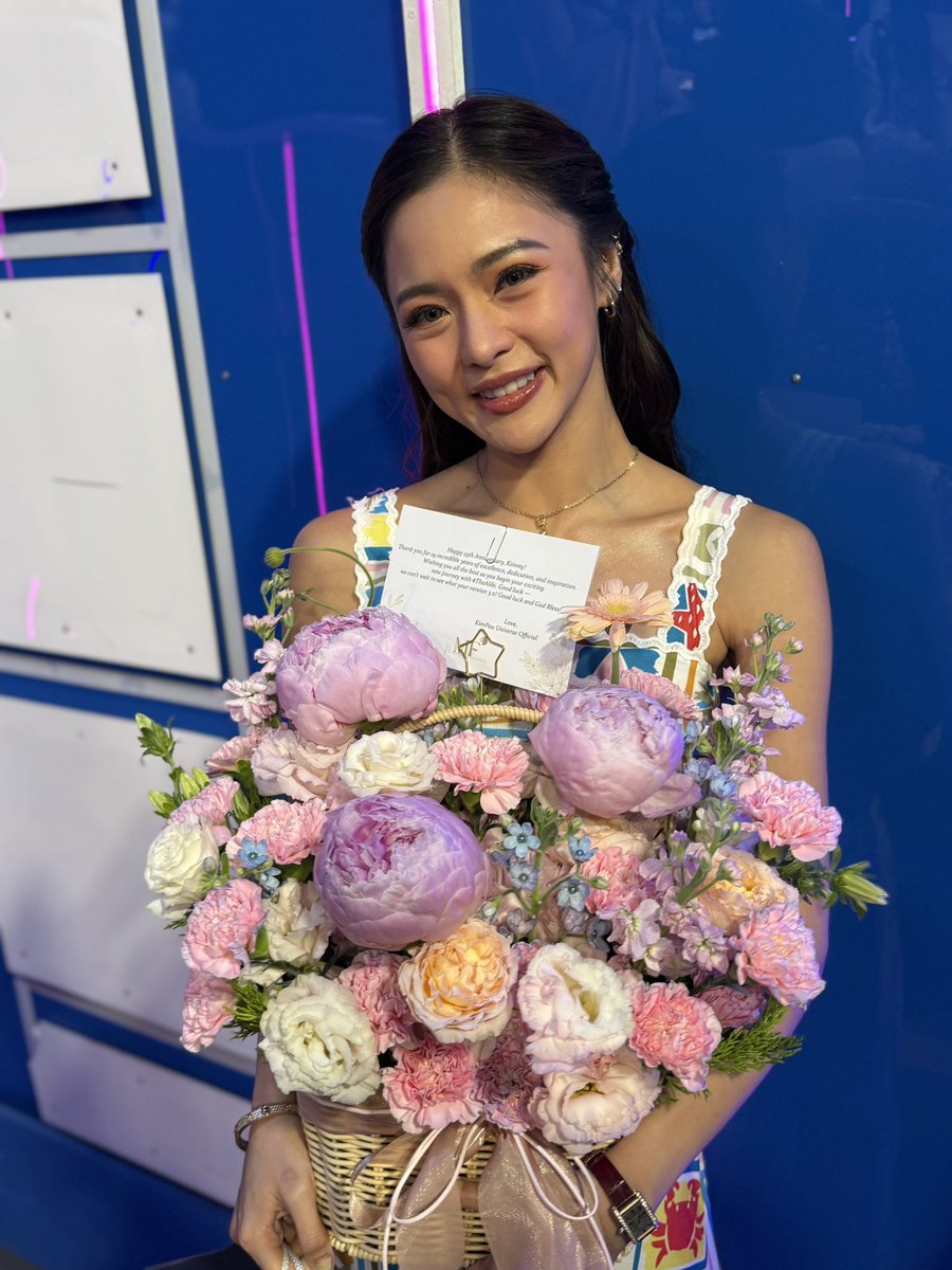 KPUniversEvents's tweet photo. Happy 19th Anniversary, Kimmy! ✨ 

19 yrs have passed, it’s been filled with highs and lows. What you have accomplished from year 1 to today is a great reminder that you’re one of a kind and so blessed. As you continue your journey, remember to always put your head up high because we’re always proud of you. We love you! 🤍

#KimPau | #KimChiu |  @prinsesachinita