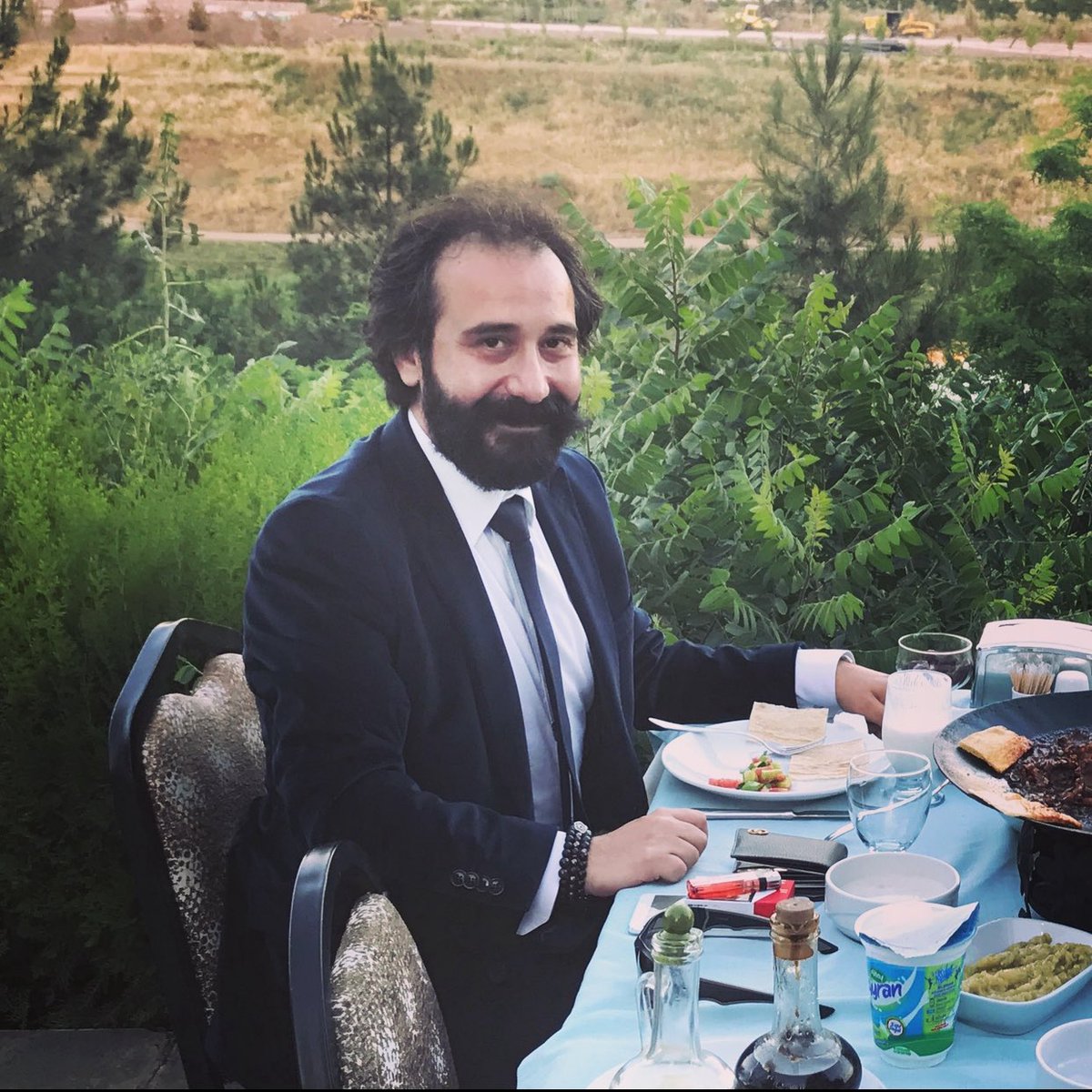 “..bir dik duruşun,
kaç yenilgi,
kaç gözyaşı,
kaç kalp ağrısı ettiğini bilemezsiniz..”
( Frida Kahlo )