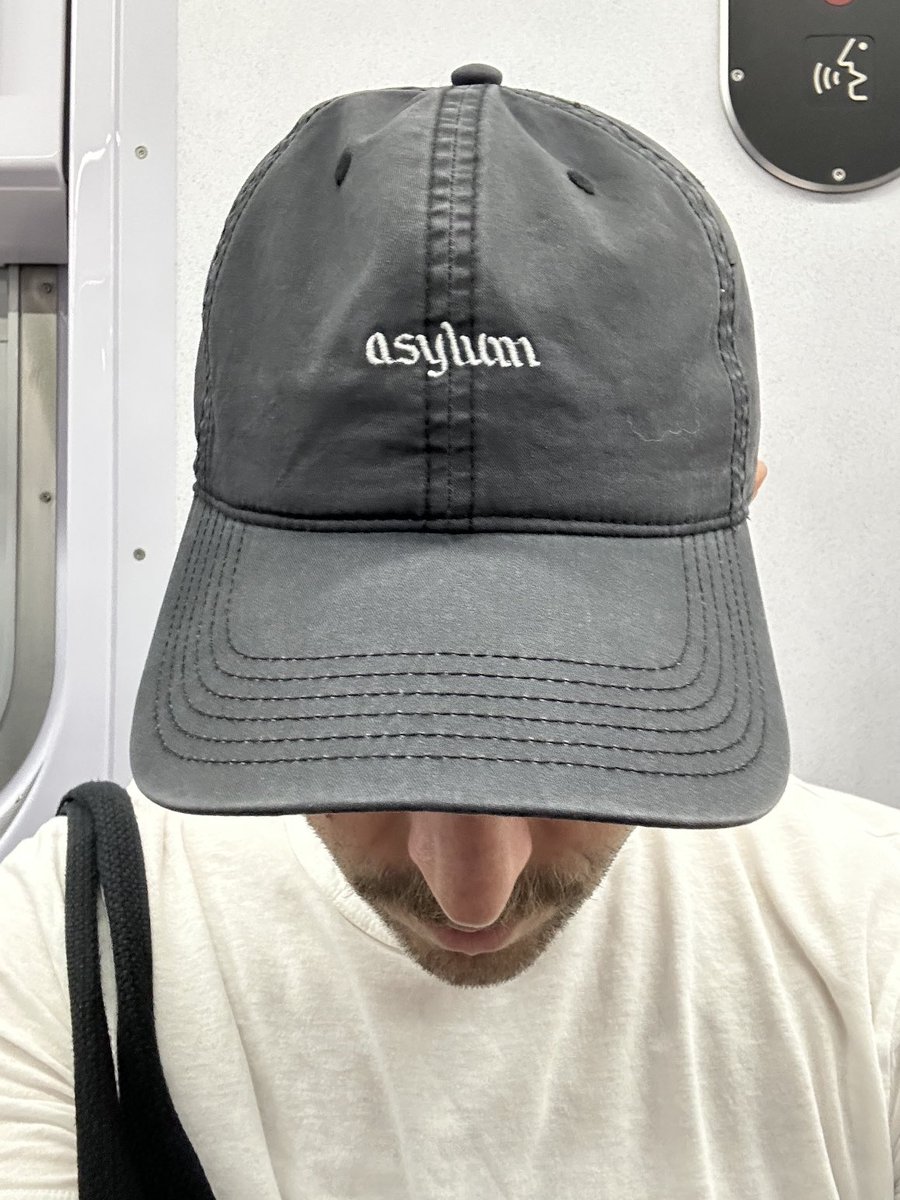 Good vibe brewing in Williamsburg courtesy of ⁦<a href="/nchirls/">Nicholas Chirls</a>⁩ &amp; ⁦<a href="/lolawajs/">Lola Wajskop</a>⁩