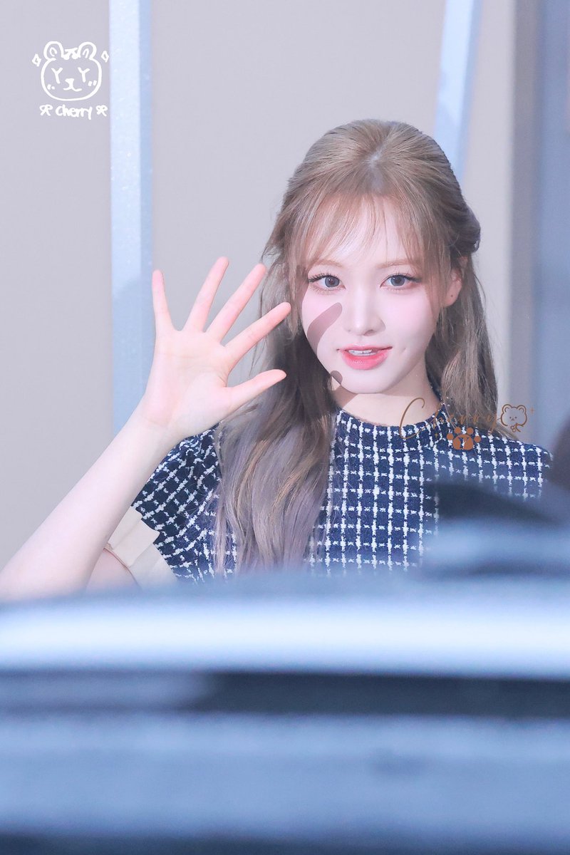 cherryY_Liz's tweet image. 250620
☔️☔️☔️
LIZ for VALENTINO
#LIZxVALENTINO
#LIZ #리즈 @MaisonValentino
#IVE #아이브 
#LIZ #리즈 #김지원 #リズ