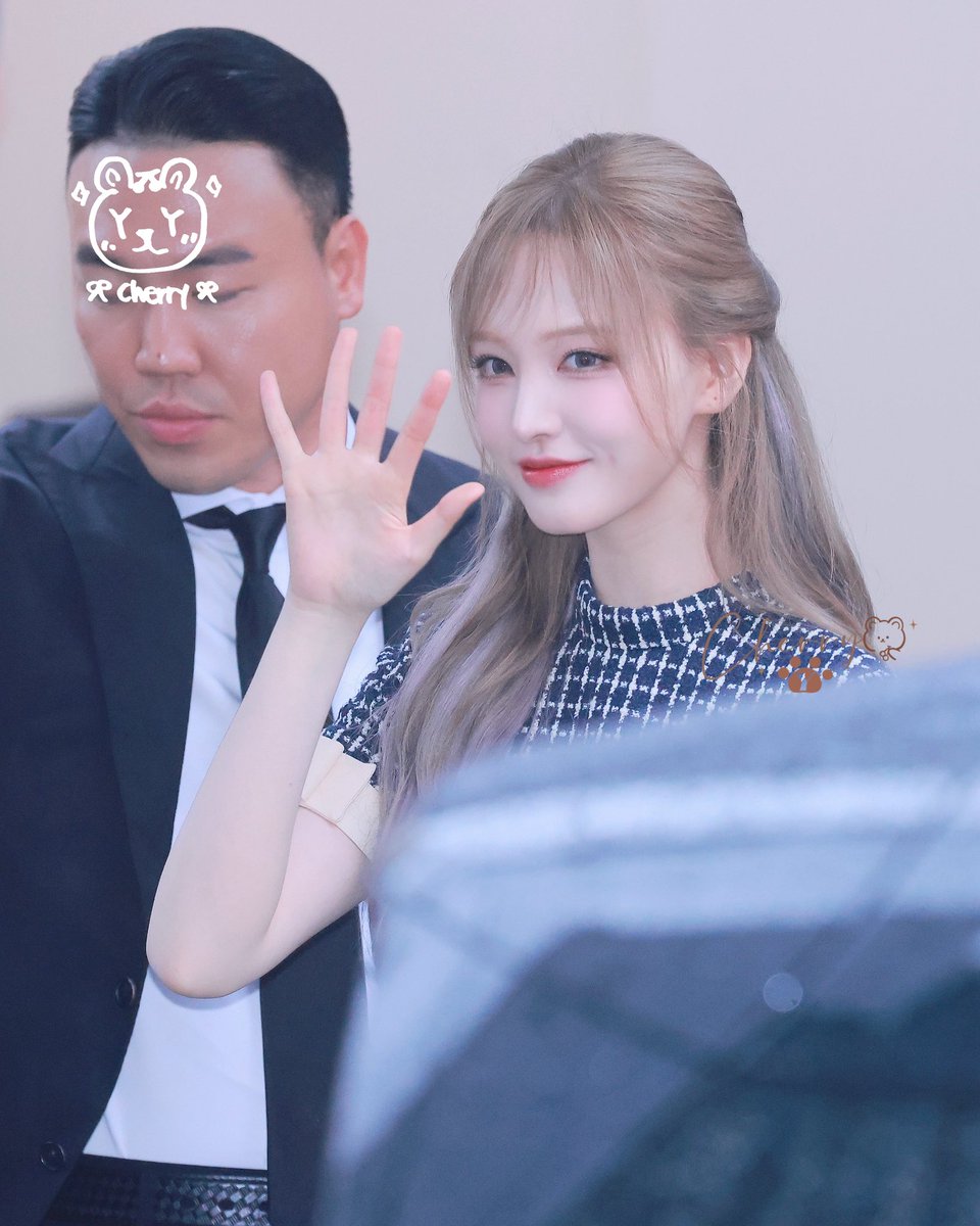 cherryY_Liz's tweet image. 250620
☔️☔️☔️
LIZ for VALENTINO
#LIZxVALENTINO
#LIZ #리즈 @MaisonValentino
#IVE #아이브 
#LIZ #리즈 #김지원 #リズ