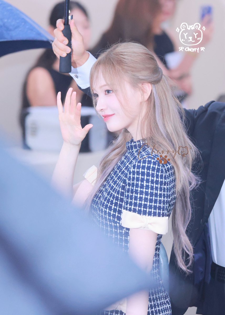 cherryY_Liz's tweet image. 250620
☔️☔️☔️
LIZ for VALENTINO
#LIZxVALENTINO
#LIZ #리즈 @MaisonValentino
#IVE #아이브 
#LIZ #리즈 #김지원 #リズ