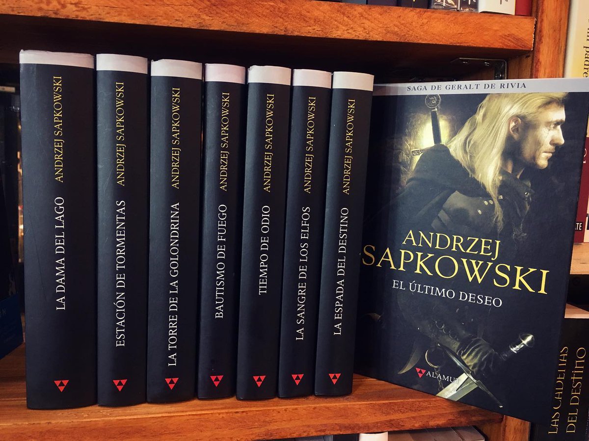 QueremosWitcher's tweet image. Otra semana más. Otro día más. No pararemos hasta que los libros de The Witcher vuelvan.

#QueremosTheWitcher