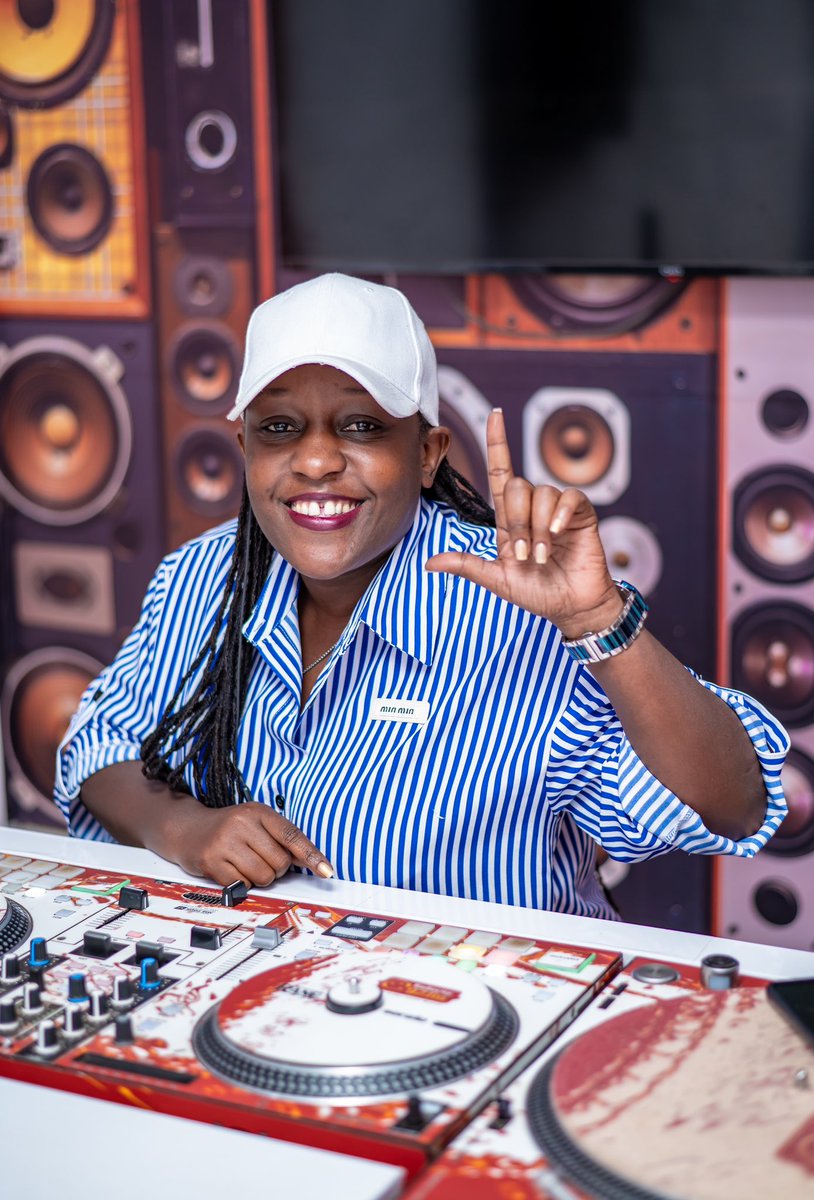 DeejayMaryjo's tweet image. Checkin’!
@97fmRadiocity
#WonderYears
#JamFloorFillers with @esteri_ug
Get hooked! 4pm ▶️ 7pm.
