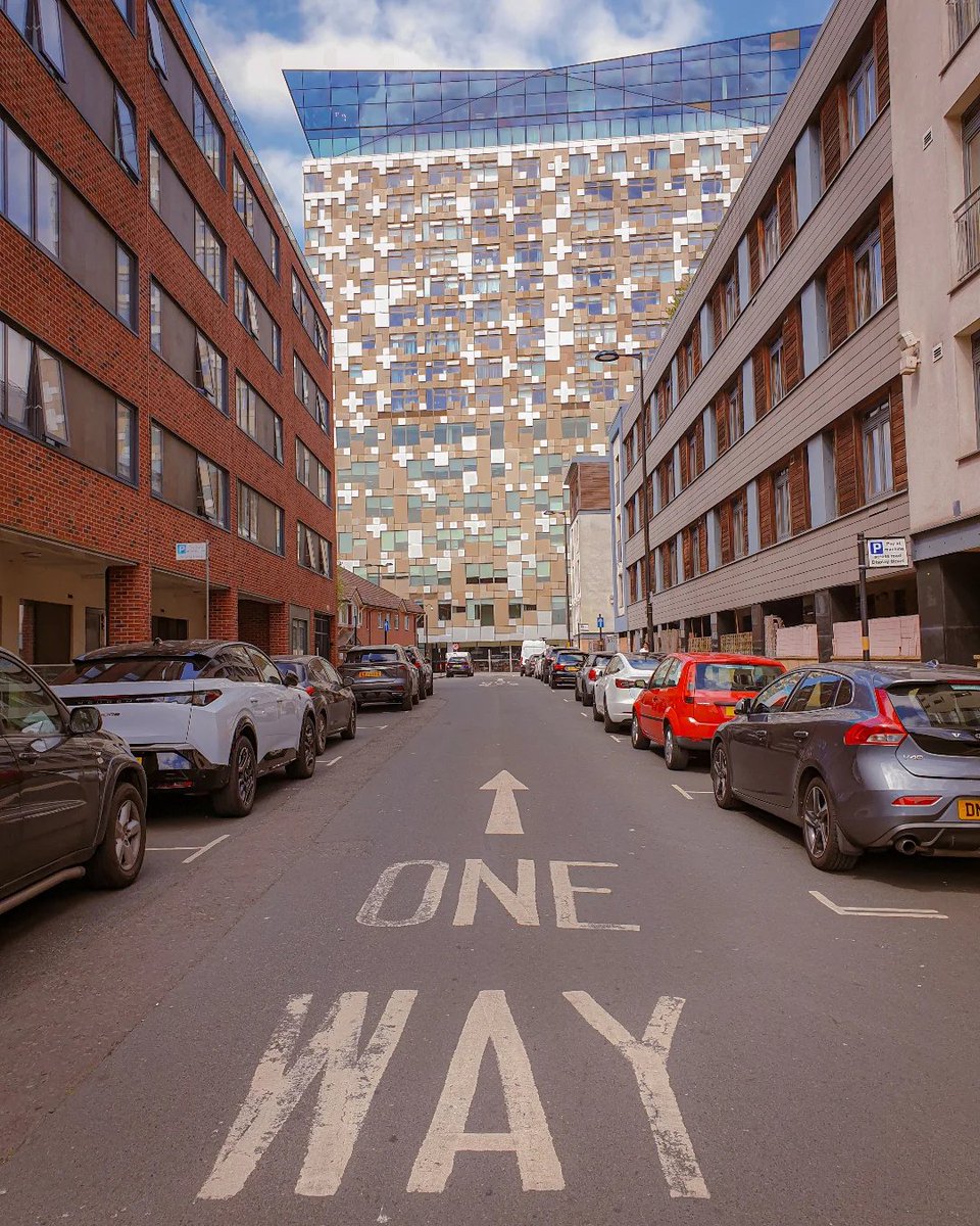 thecubebham's tweet image. There’s only one way to go, and that’s straight to #TheCube. ✨

Have a great week, everyone! ☺️

📸 IG: jonknowledge

#BizHour #TheCubeBirmingham #WeekendVibes #Birmingham #Brum