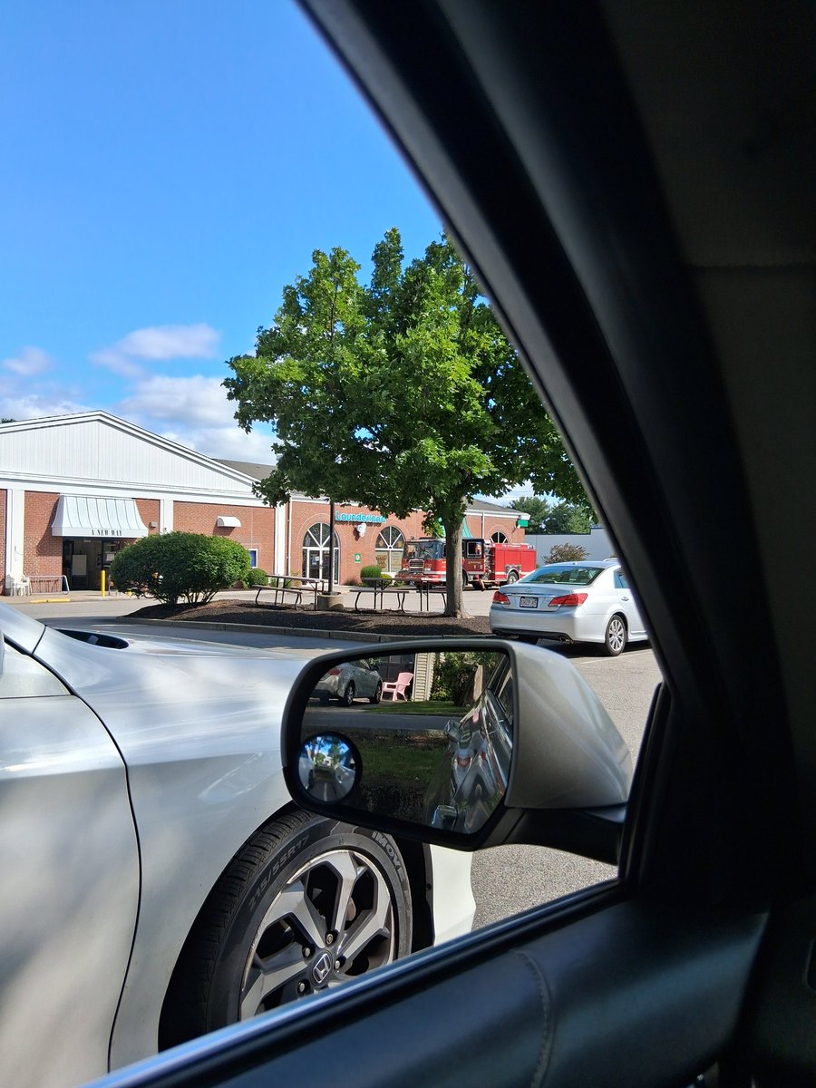 northrnredneck9's tweet image. #QuincyMassachusetts is it normal for your fire department to make runs to the bank and to get coffee at Marylous in the fire truck? Taxpayers are billed everytime it leaves the firehouse. #Engine1 
 I have witnessed this for 4 years now