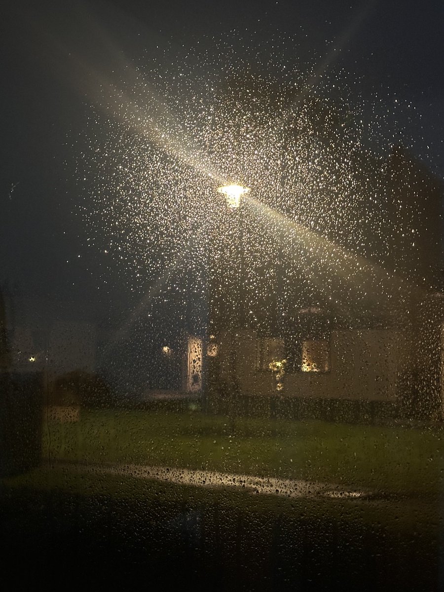 And all sudden everything changes, the joy follow the same path as the rain 🌧️