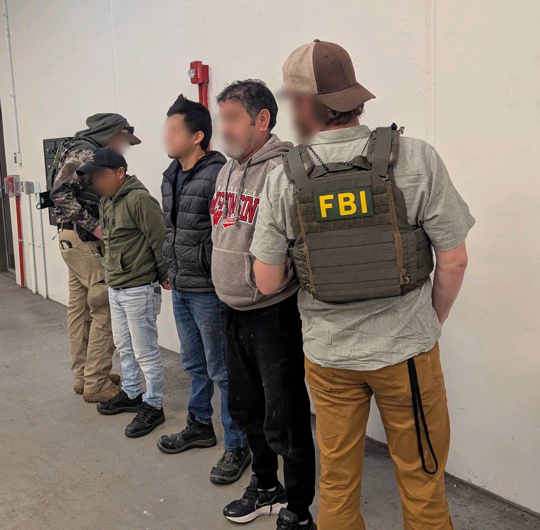 FBIMinneapolis's tweet image. FBI Minneapolis is working alongside our partners @ICEgov and @TheJusticeDept to safeguard our communities. Through coordinated immigration efforts, we're preventing violent crime and keeping our neighborhoods safe.