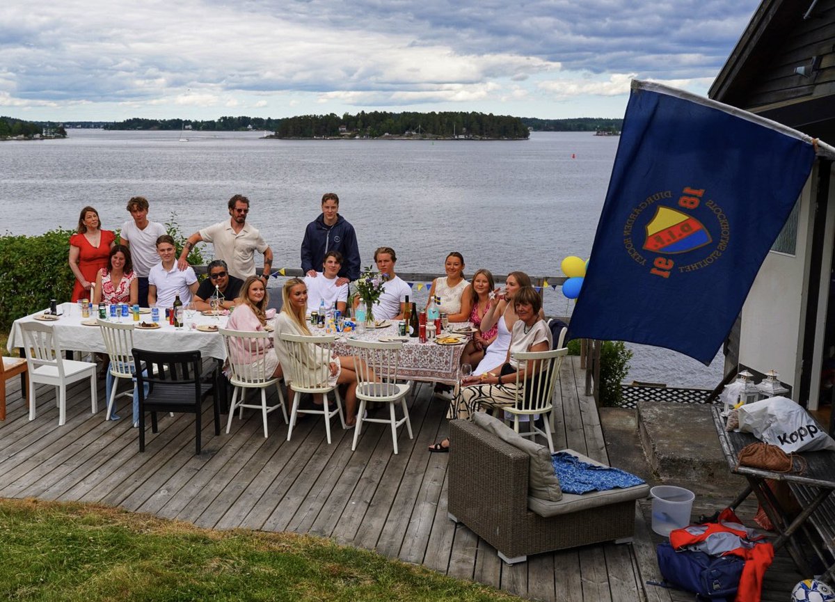 Glad midsommar folks. Kom igen Djurgården.