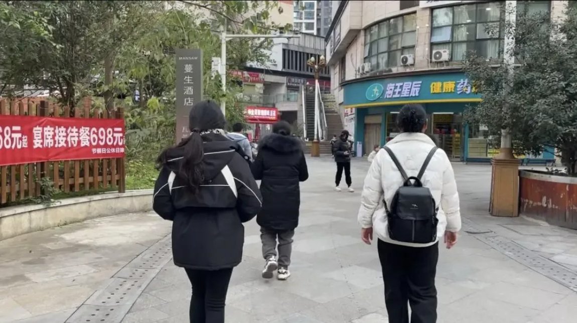 📝 2025年2月12日，《极昼工作室》发布了《四个外嫁女和一座村庄的“战争”》，该稿件案例被“解困式报道中国案例库”就“农村妇女权益与困境”主题收录入库。