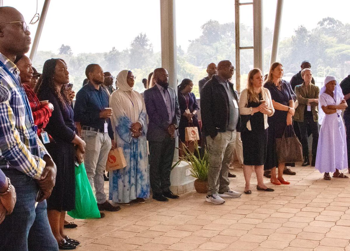 mamadou_dbalde's tweet image. Thankful to @ODG_UNON and colleagues across U.N. agencies who gathered with us on #WorldRefugeeDay to stand in solidarity with the over 5 million refugees in this region & the generous communities who continue to host them.