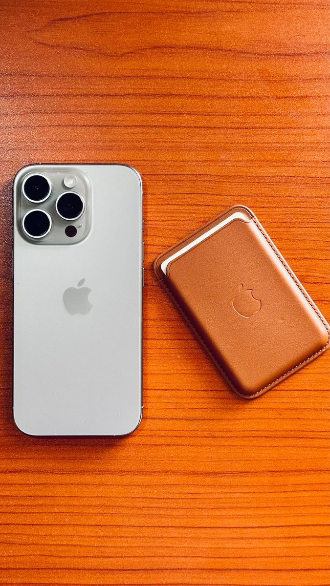 I’m selling Magsafe wallets @ sh. 1800. 
Make your orders now via dm or whatsApp 0101979566. 

MagSafe wallets are slim magnetic wallets that attach to the back of iphones, basically card holders.