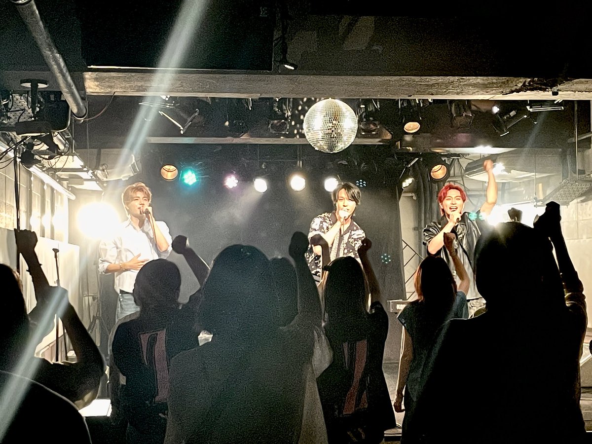 ryosuke_dps's tweet photo. ありがとうございました!!!
1曲だけ一緒に歌ったよ
いい日になった✊
#Vocalnight
#ヒルズパン工場 https://t.co/ffdqssLb2I