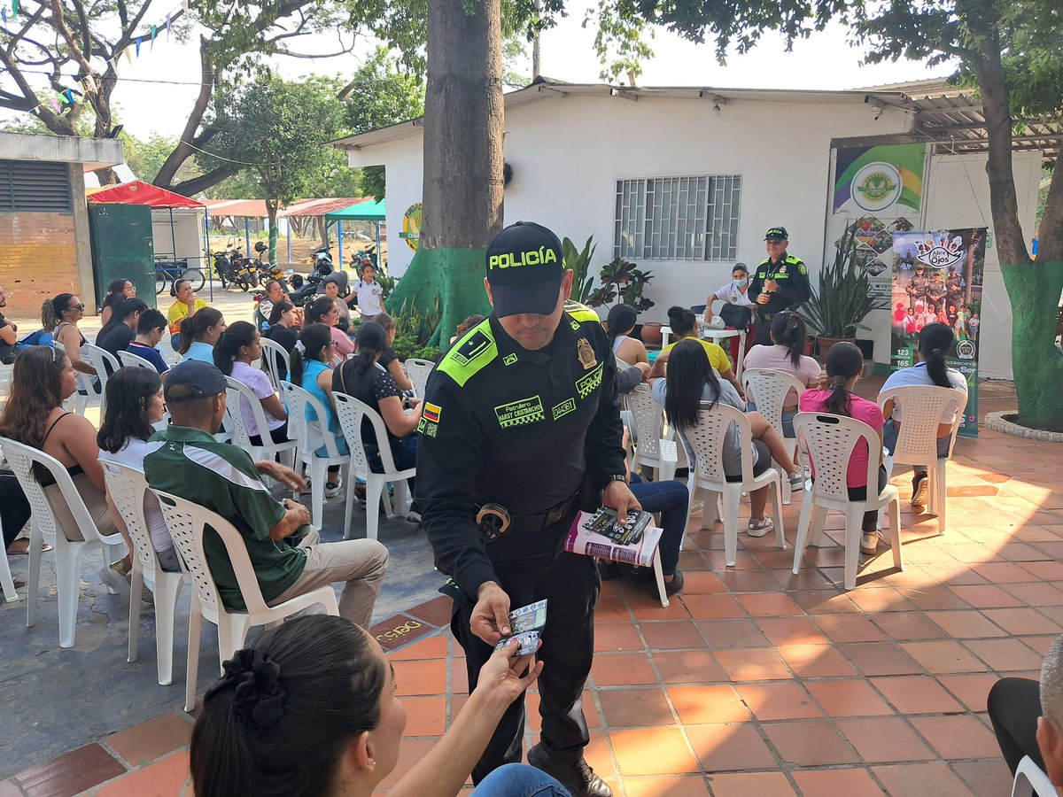 👮🏻‍♀️🚔En el marco del Plan de Trabajo Vacaciones Seguras y bajo el programa Abre tus Ojos en Familia, el Grupo de Protección a la Infancia y Adolescencia de la Policía Nacional desarrolló el taller “La familia, el nido donde aprendemos a amar y a proteger ”.