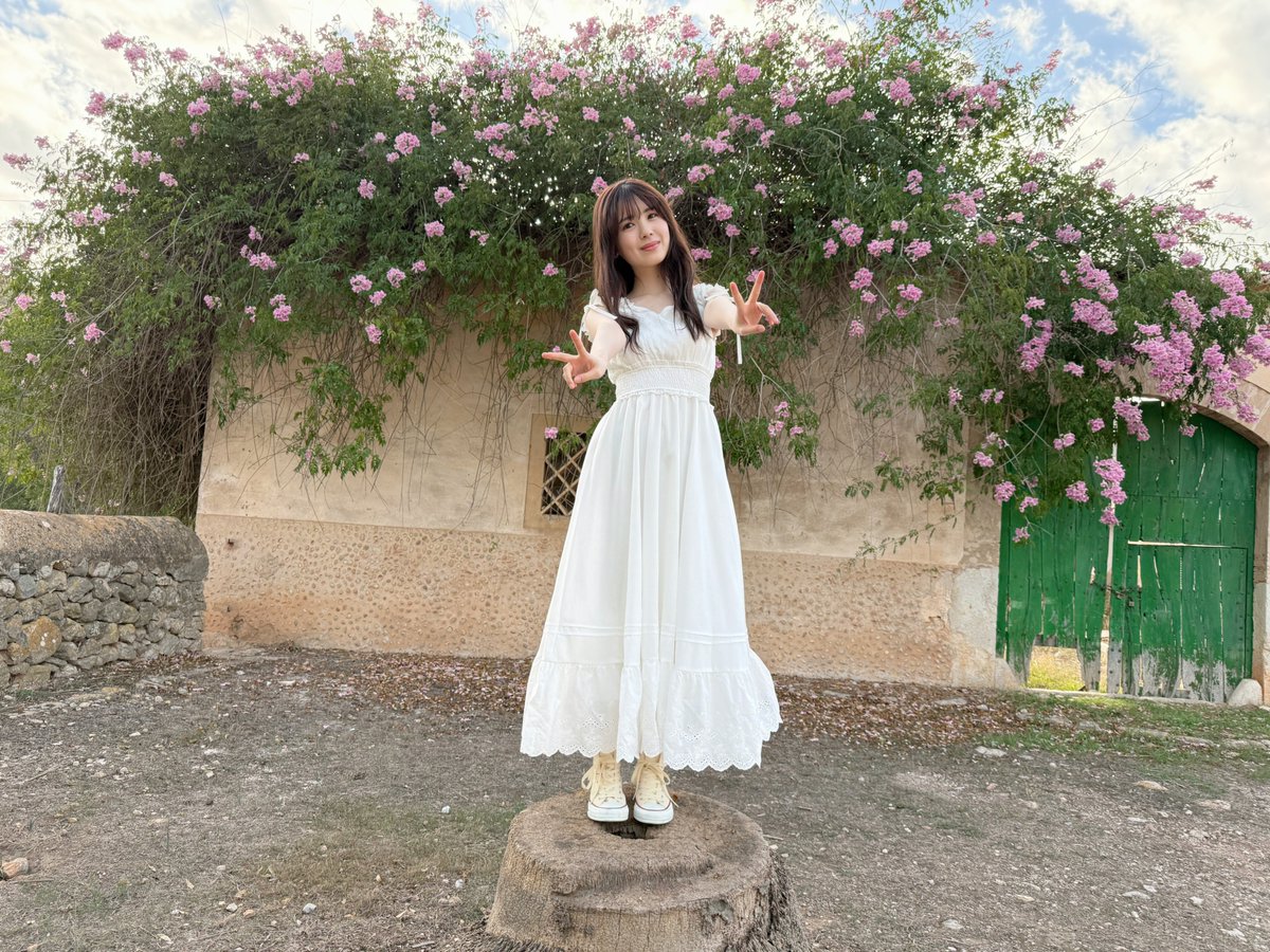 パネル展📍星野書店近鉄パッセ店 は
明日6/23がいよいよ最終日📣

🎥会場限定のメイキング＆バースデームービー
🗣️音声ガイド
👗衣装＋等身大パネルのW展示はここだけ！
📮メッセージボードには名古屋の“あやめ愛”がびっしり✨

まだの方、ラスト1日です💐
#筒井あやめ1st写真集 #感情の隙間