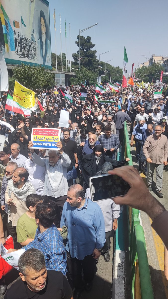 Me_Hamed_Myself's tweet photo. چیزی که اذیتم میکنه اینه که فردای آزادی این حیوونا به اندازه نیکا و سارینا و مجیدرضاها حق رای داشته باشن و از رفاه و آزادی بهره ببرند. https://t.co/9jhdtcRVAO