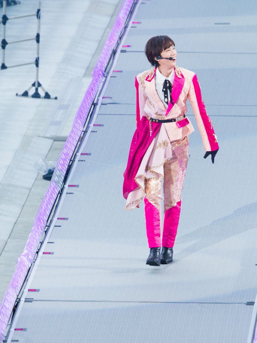 阿部亮平 Instagram 国立競技場ピンク衣装🩷️