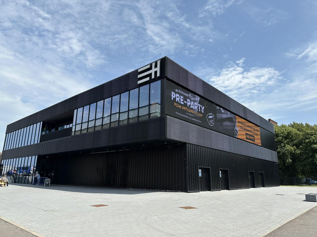 Are you heading to #summersessions tomorrow? We’re soaking it up at Edmiston House TOMORROW!

DJ on from 12 noon ✔️
Ice cold drinks &amp; snacks ✔️
Outdoor benches out in full force ✔️

12–5pm - No booking req!!

Please note #parking is limited, prebook 👉Edmistonhouse.co.uk